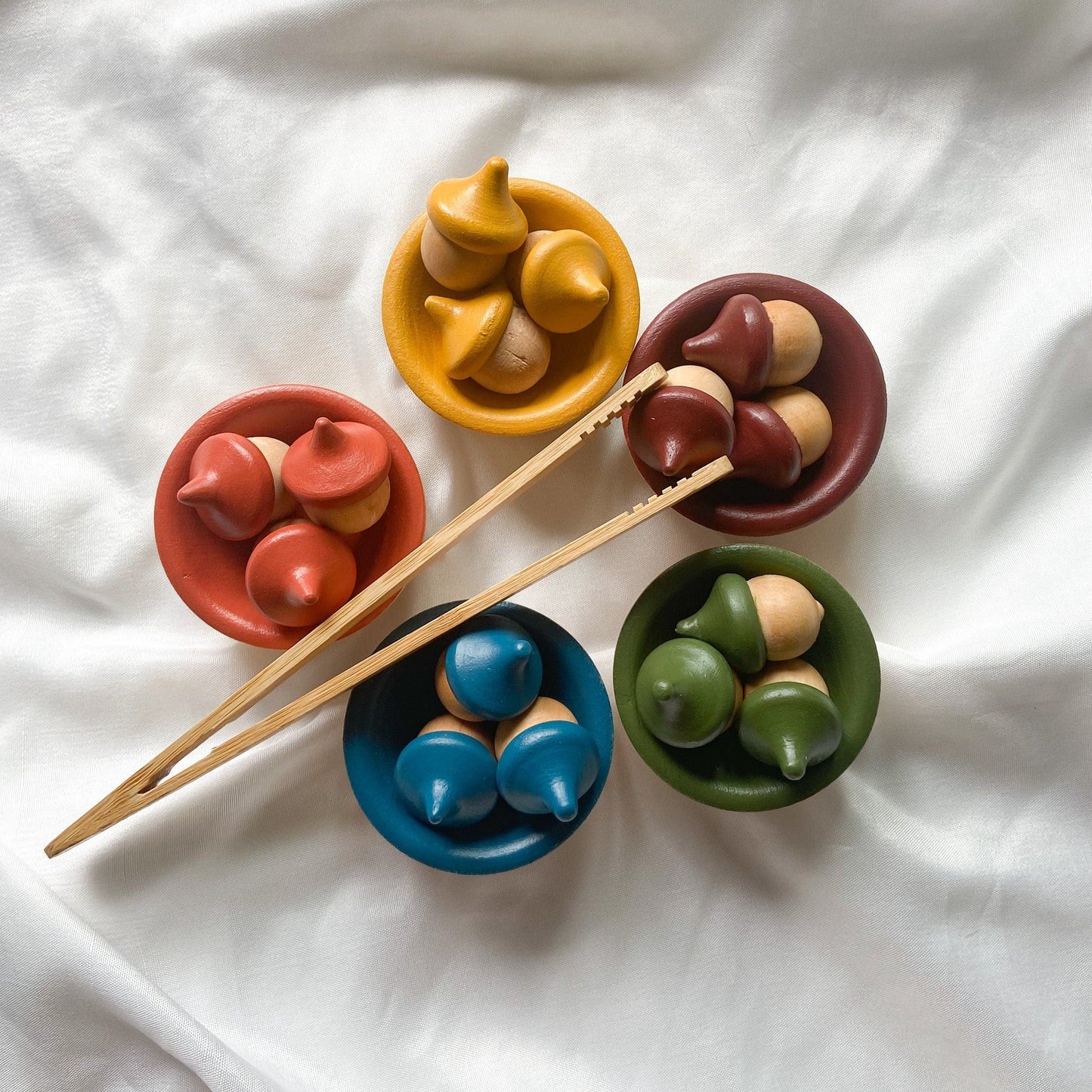 earth tones acorn set with tongs